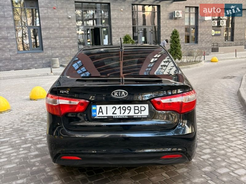 Седан Kia Rio 2013 в Киеве
