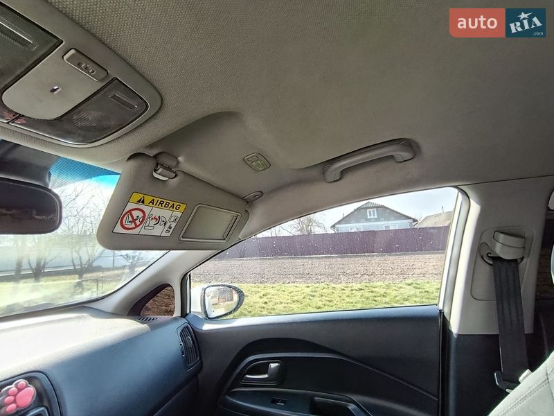Хетчбек Kia Rio 2014 в Володимирі фото 8 Хетчбек Kia Rio 2014 в Володимирі