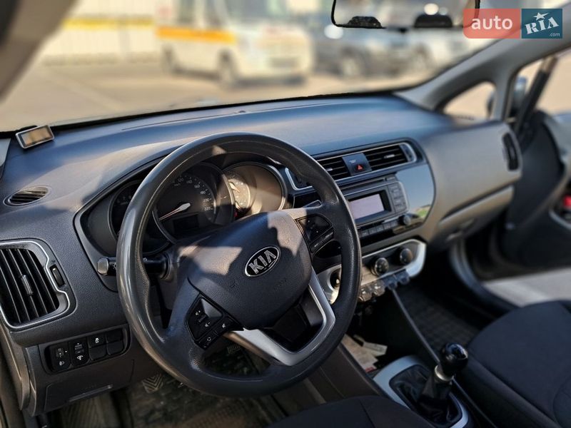 Седан Kia Rio 2017 в Киеве