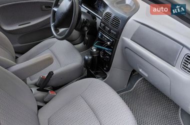 Седан Kia Rio 2002 в Киеве