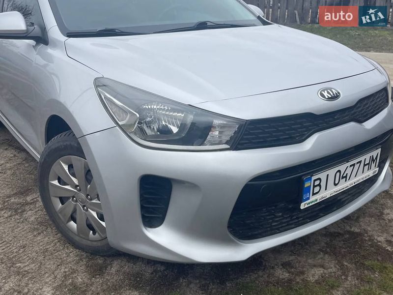 Седан Kia Rio 2017 в Зміїві
