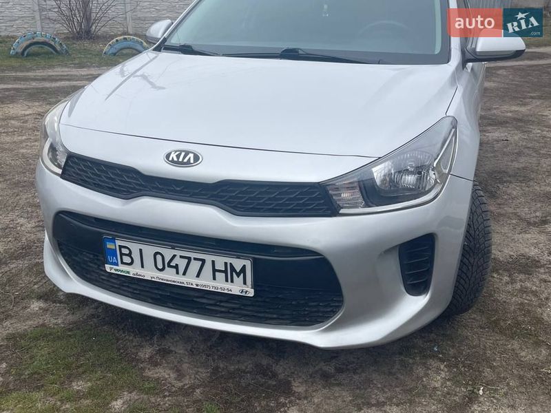 Седан Kia Rio 2017 в Зміїві