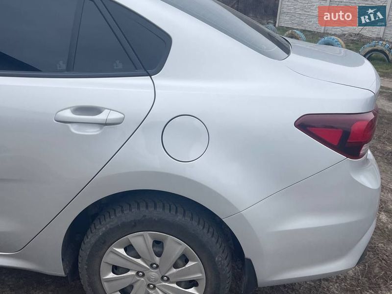 Седан Kia Rio 2017 в Зміїві