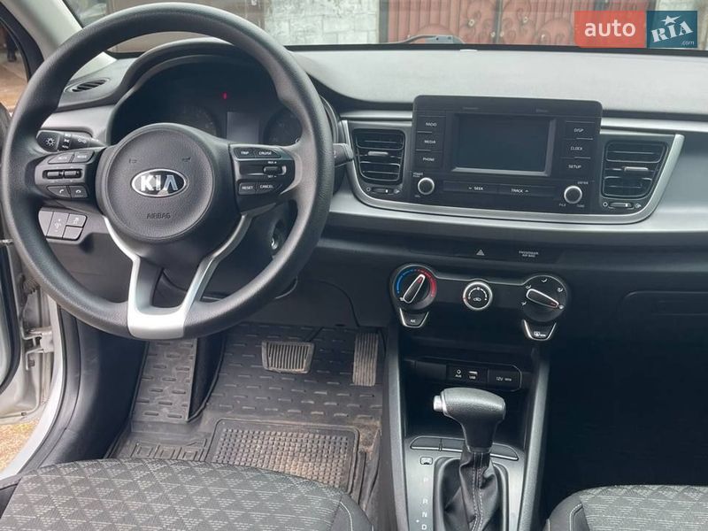 Седан Kia Rio 2017 в Зміїві