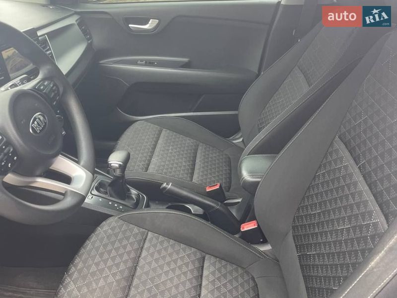 Седан Kia Rio 2017 в Зміїві