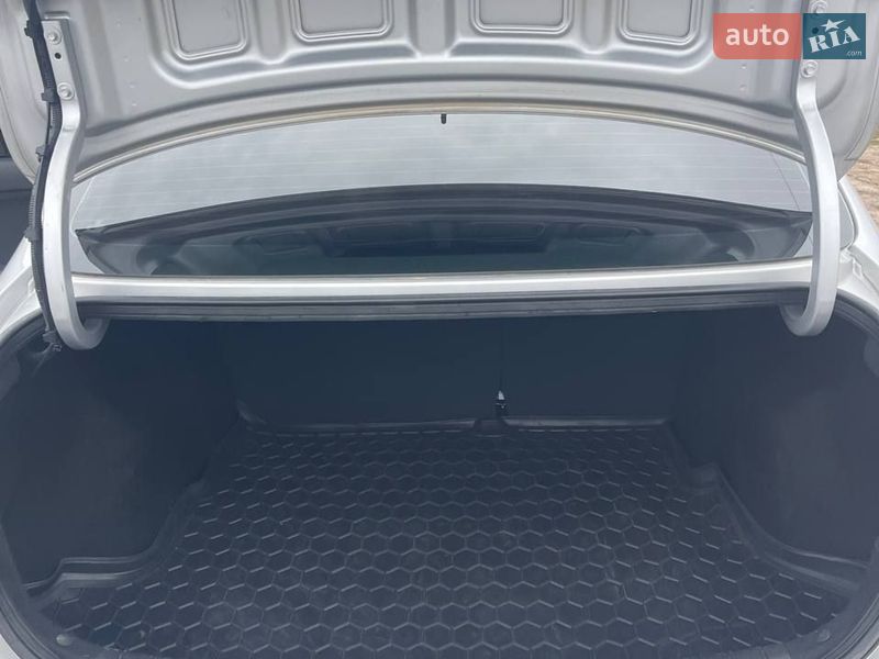 Седан Kia Rio 2017 в Зміїві