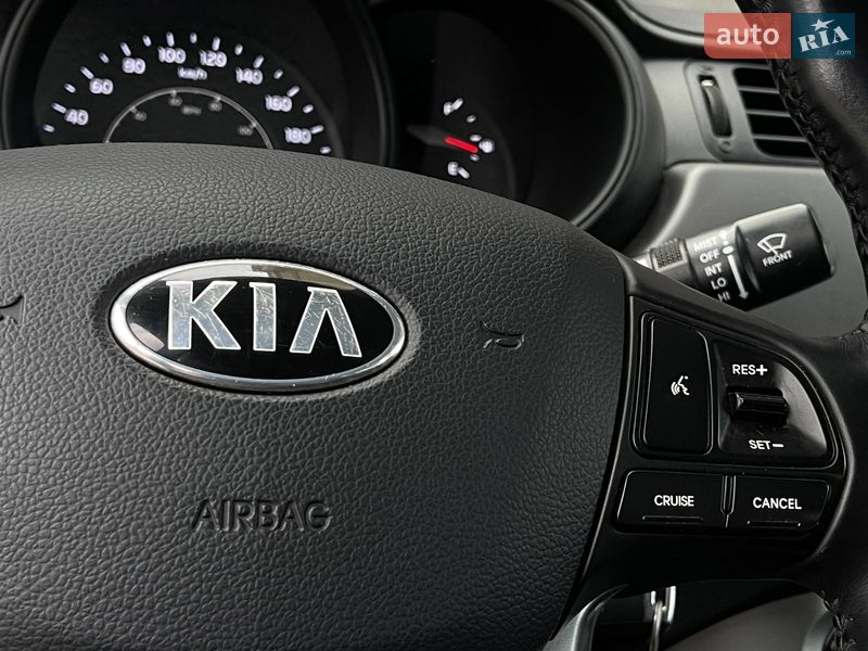 Седан Kia Rio 2015 в Николаеве
