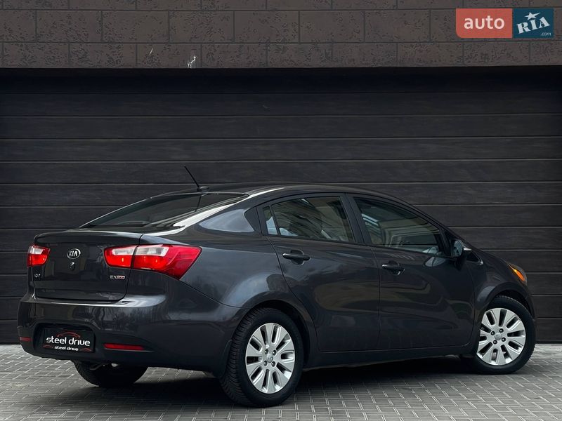 Седан Kia Rio 2015 в Николаеве