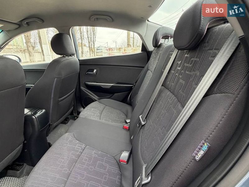 Седан Kia Rio 2013 в Киеве