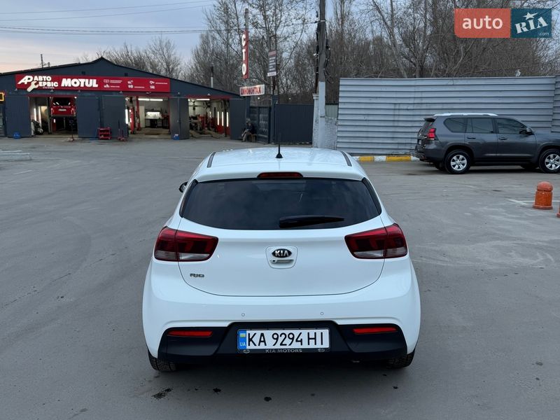 Хэтчбек Kia Rio 2017 в Киеве