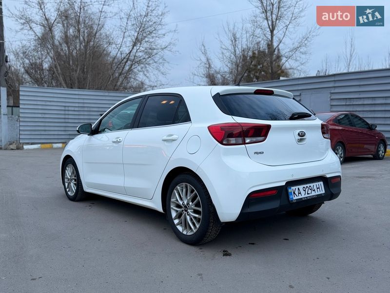Хэтчбек Kia Rio 2017 в Киеве