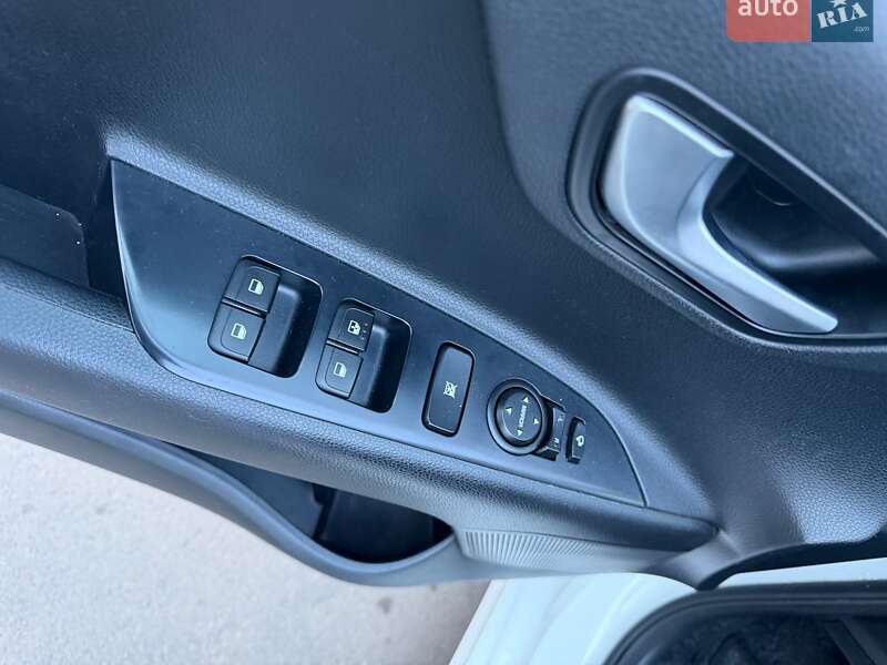 Хэтчбек Kia Rio 2017 в Киеве