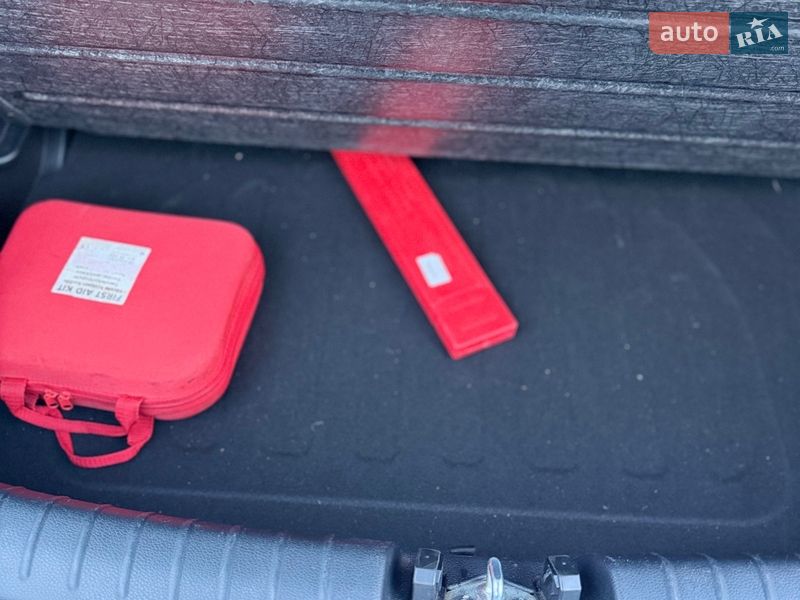 Хэтчбек Kia Rio 2017 в Киеве