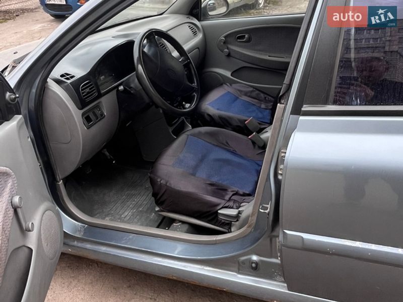 Седан Kia Rio 2002 в Житомире фото 5 Седан Kia Rio 2002 в Житомире
