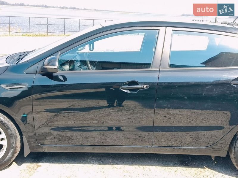 Хетчбек Kia Rio 2013 в Києві фото 2 Хетчбек Kia Rio 2013 в Києві