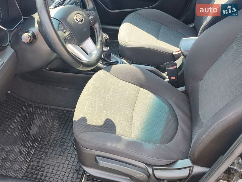 Хетчбек Kia Rio 2013 в Києві фото 14 Хетчбек Kia Rio 2013 в Києві