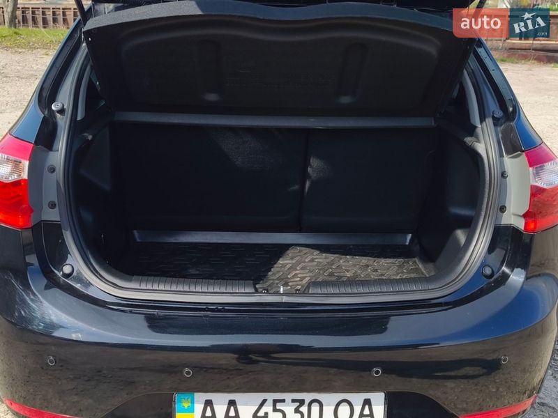 Хетчбек Kia Rio 2013 в Києві фото 32 Хетчбек Kia Rio 2013 в Києві