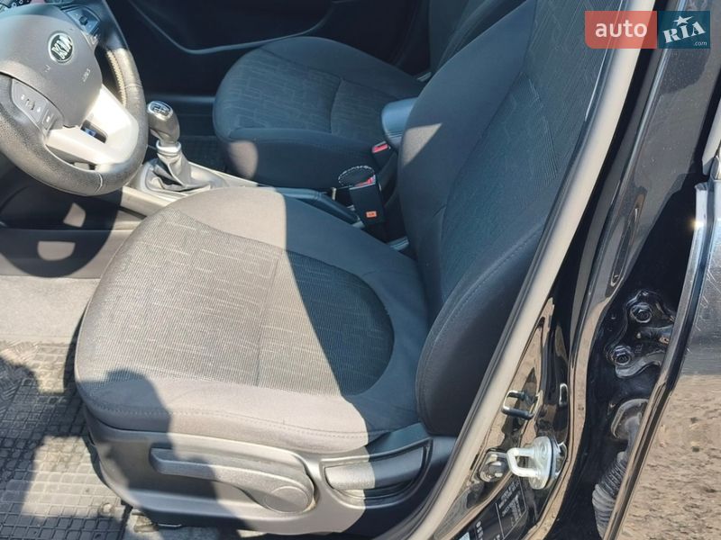 Хетчбек Kia Rio 2013 в Києві фото 37 Хетчбек Kia Rio 2013 в Києві