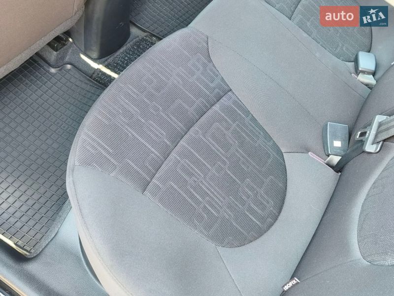 Хетчбек Kia Rio 2013 в Києві фото 61 Хетчбек Kia Rio 2013 в Києві