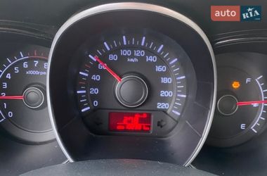 Хэтчбек Kia Rio 2012 в Городке