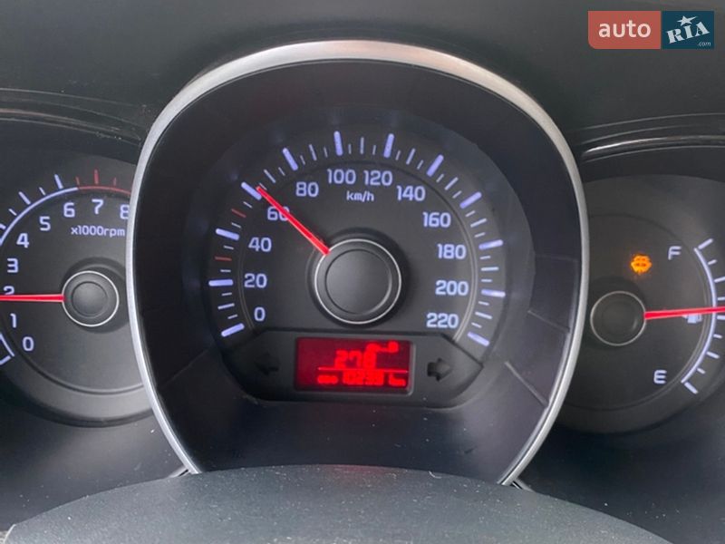 Хэтчбек Kia Rio 2012 в Городке