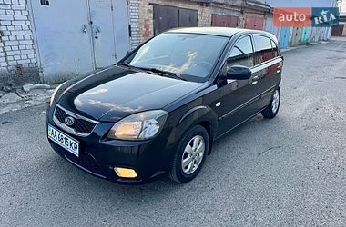 Хэтчбек Kia Rio 2011 в Вишневом