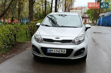 Хэтчбек Kia Rio 2014 в Киеве
