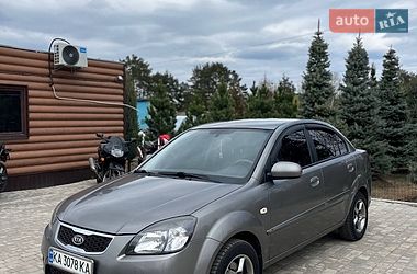 Седан Kia Rio 2011 в Святопетрівське