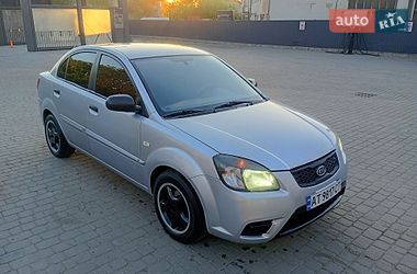 Седан Kia Rio 2010 в Ивано-Франковске