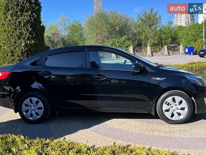Седан Kia Rio 2013 в Львове