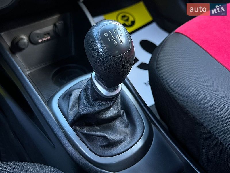 Седан Kia Rio 2013 в Львове