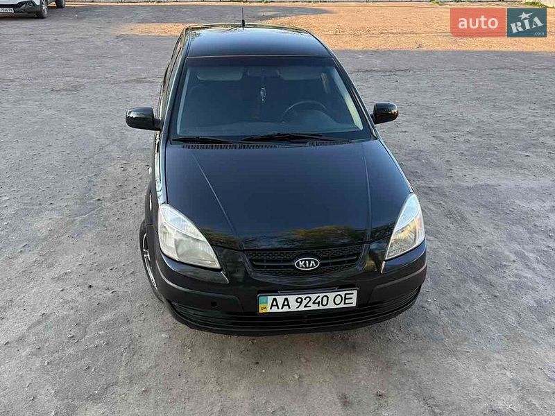 Хэтчбек Kia Rio 2005 в Киеве