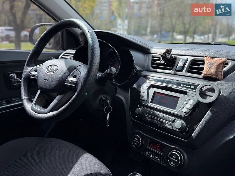 Седан Kia Rio 2012 в Днепре