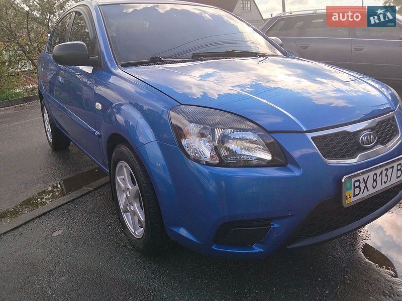 Седан Kia Rio 2010 в Хмельницком