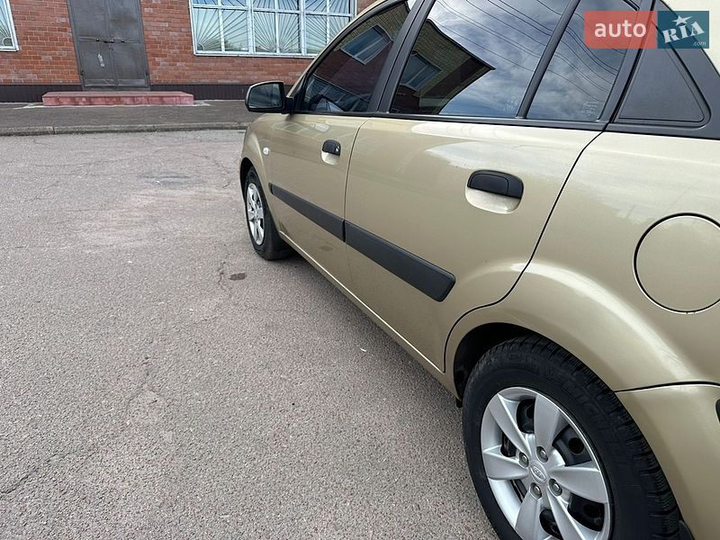 Хэтчбек Kia Rio 2008 в Прилуках