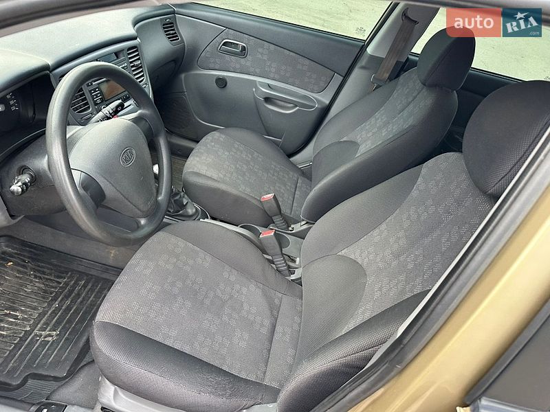 Хэтчбек Kia Rio 2008 в Прилуках