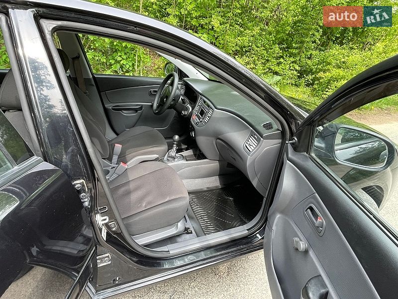 Седан Kia Rio 2010 в Чорткове
