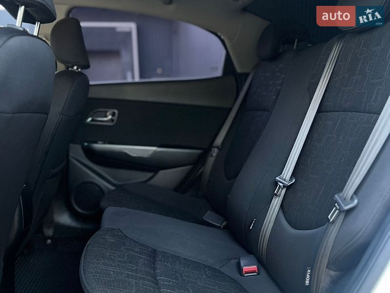Седан Kia Rio 2013 в Миколаєві