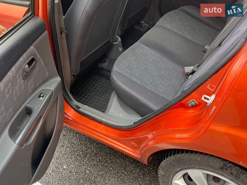Хэтчбек Kia Rio 2008 в Киеве