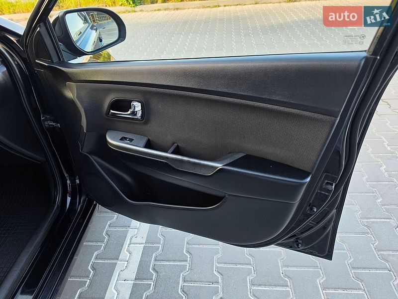 Седан Kia Rio 2014 в Тернополе