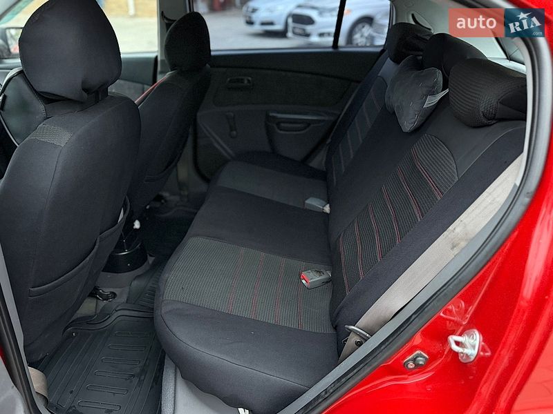 Хэтчбек Kia Rio 2008 в Одессе