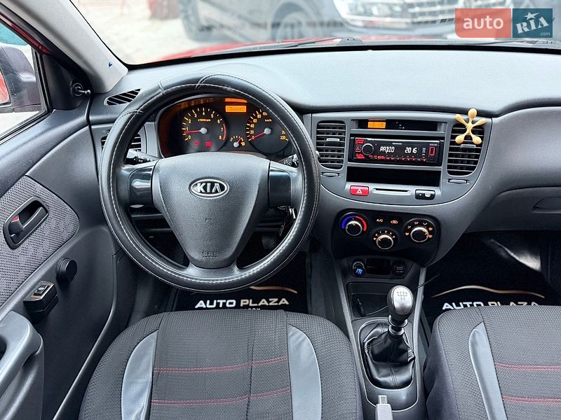 Хэтчбек Kia Rio 2008 в Одессе