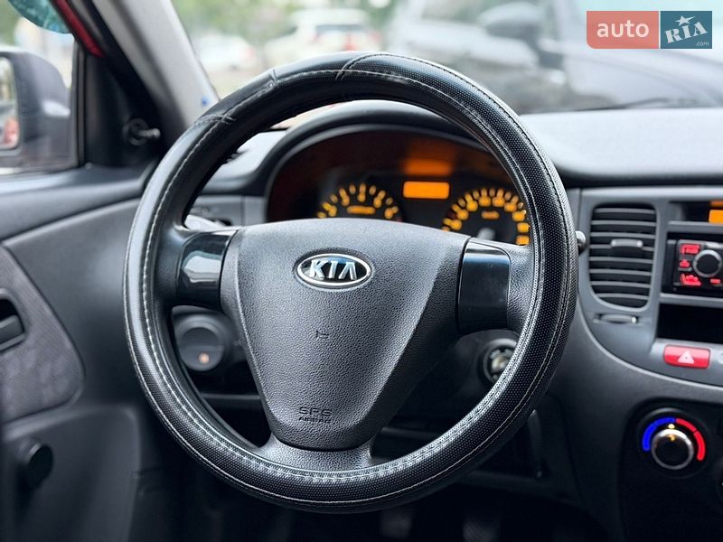 Хэтчбек Kia Rio 2008 в Одессе