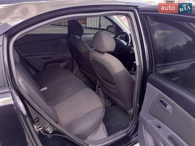 Хетчбек Kia Rio 2006 в Павлограді