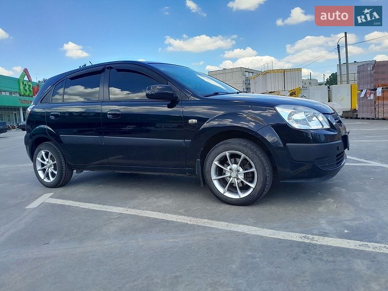 Хетчбек Kia Rio 2006 в Павлограді