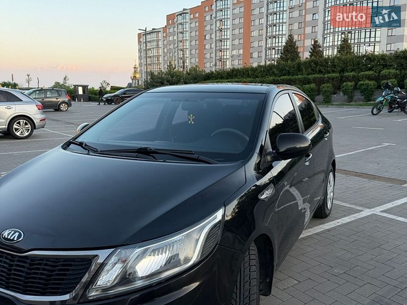 Седан Kia Rio 2013 в Ивано-Франковске