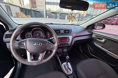 Седан Kia Rio 2013 в Ивано-Франковске