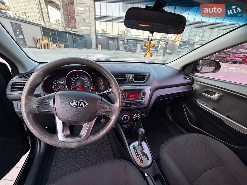 Седан Kia Rio 2013 в Ивано-Франковске