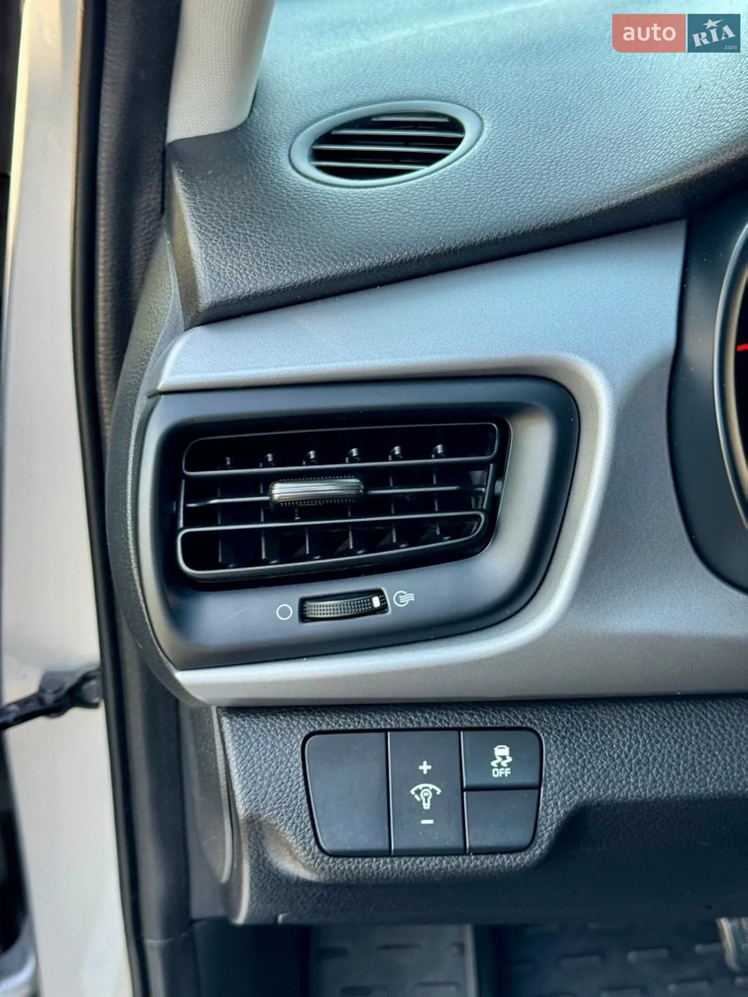 2019 Kia Rio - мініатюра 31