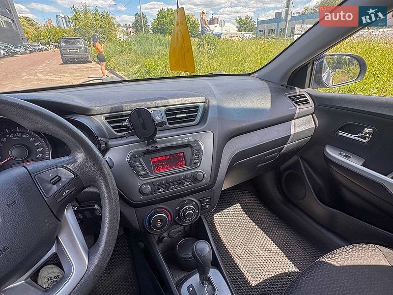 Хэтчбек Kia Rio 2012 в Киеве